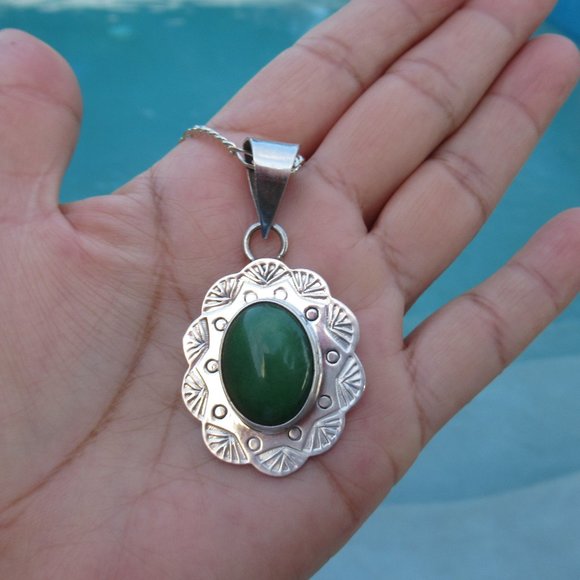 Gorgeous Mexican Large Sterling Silver Jade Pendant Necklace Marked Mexico 925 - Picture 3 of 10